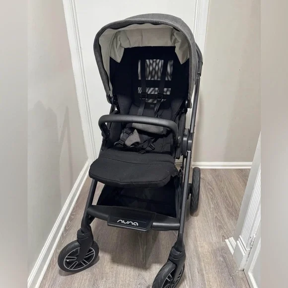 Nuna mixx Black and Gray Stroller in Excellent condition. - Picture 6 of 13